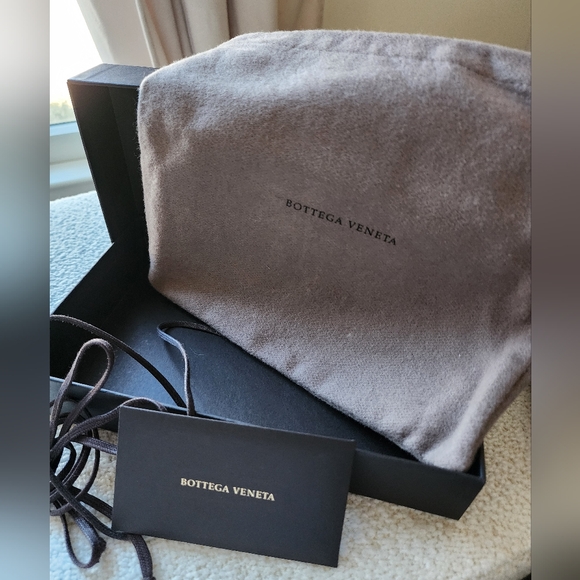 Bottega Veneta Leather Wallet in Deep Blue - Authencity Cert - Picture 3 of 13